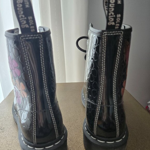 Patent leather Dr. Martens boots. - Picture 5 of 8